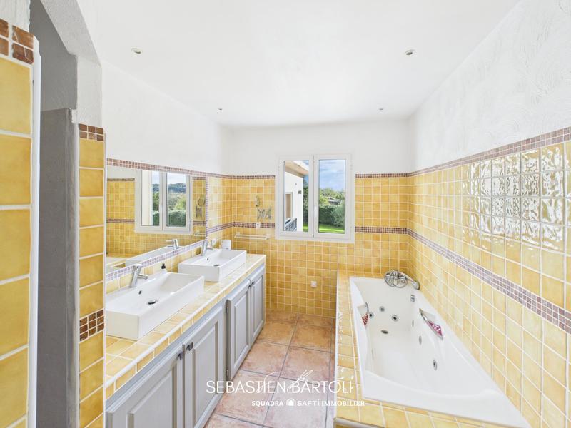 Maison - 168 m² - 5 pièces