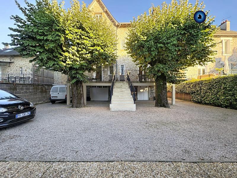 Maison - 224 m² - 8 pièces
