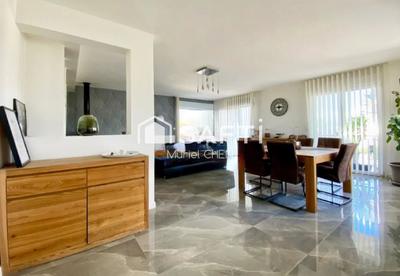 Villa - 260 m² - 8 pièces