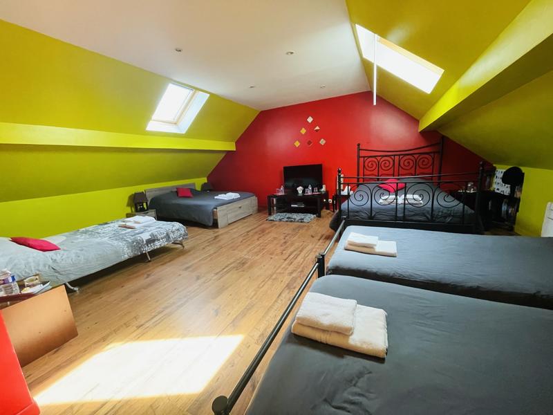 Pavillon - 256 m² - 8 pièces