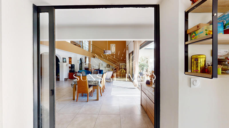 Maison - 273 m² - 7 pièces