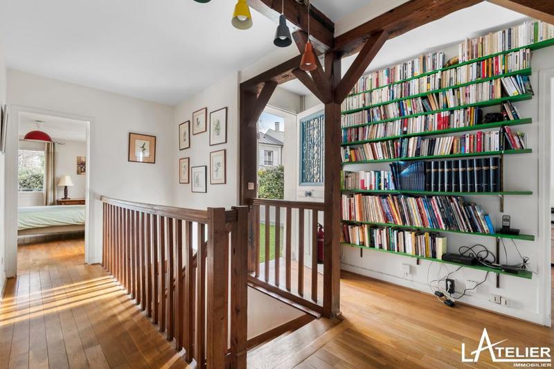 Maison - 230 m² - 8 pièces