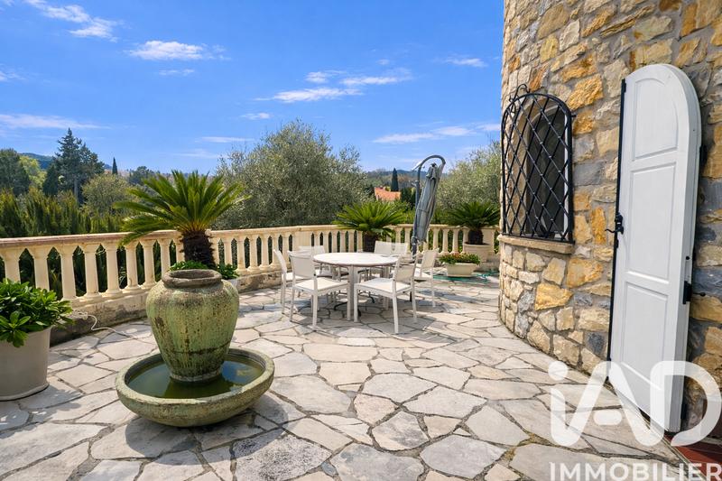 Maison - 236 m² - 6 pièces