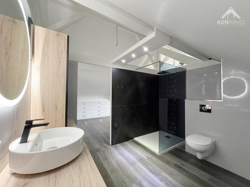 Maison - 204 m² - 5 pièces