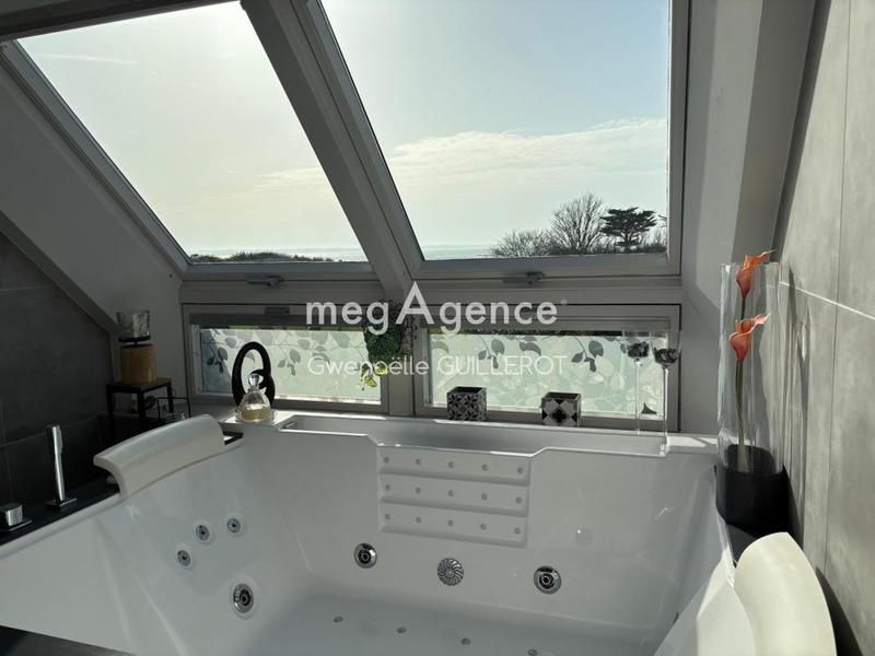 Maison - 280 m² - 6 pièces