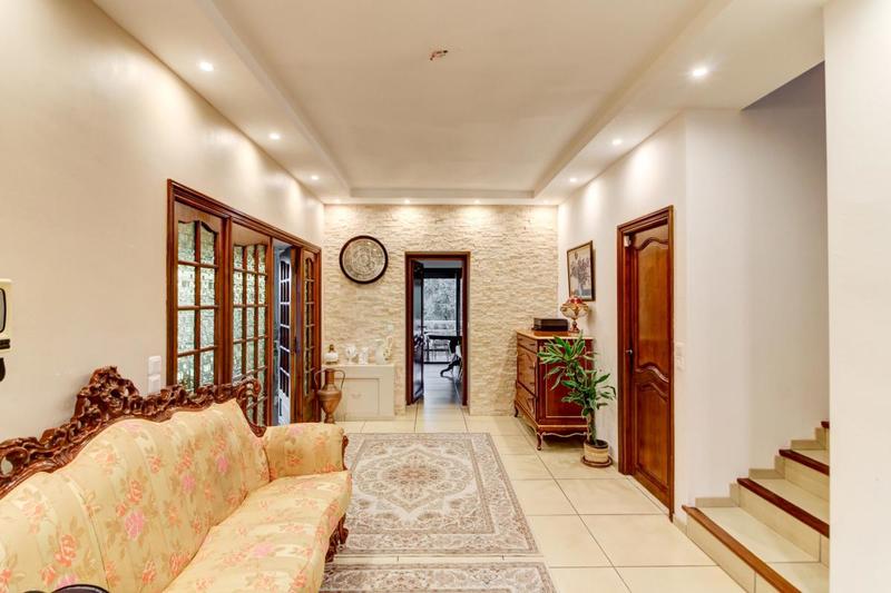 Propriété - 659 m² - 8 pièces