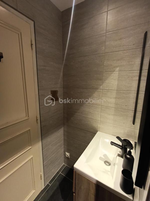 Studio - 90 m² - 4 pièces