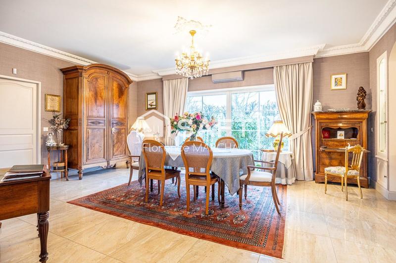 Villa - 196 m² - 6 pièces