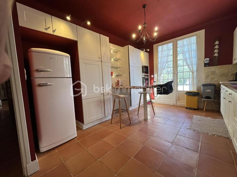 Demeure - 205 m² - 6 pièces