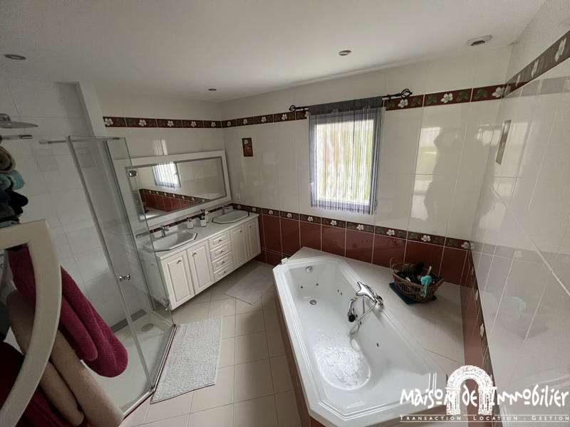 Maison - 321 m² - 10 pièces