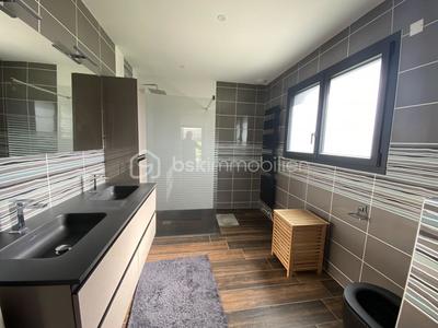 Villa - 244 m² - 6 pièces