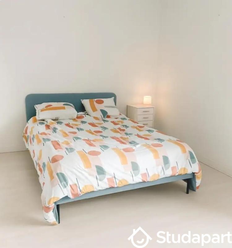 Chambre - 140 m² - 1 pièce