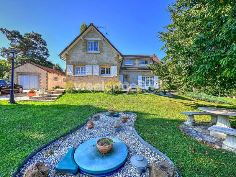 Maison traditionnelle - 185 m² - 5 pièces