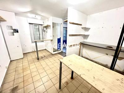 Local commercial - 30 m² - 2 pièces