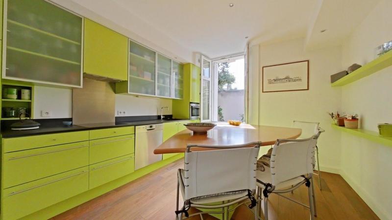 Maison - 284 m² - 9 pièces