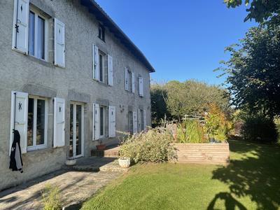 Maison - 240 m² - 11 pièces