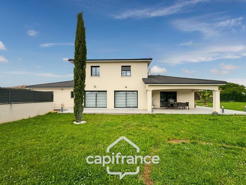 Maison - 275 m² - 7 pièces