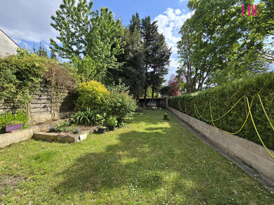 Maison traditionnelle - 90 m² - 6 pièces