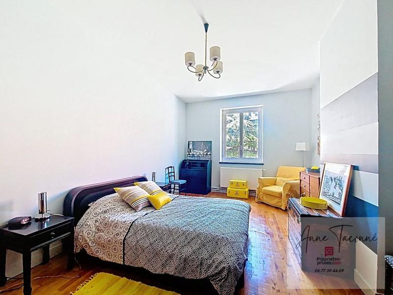 Maison - 245 m² - 7 pièces