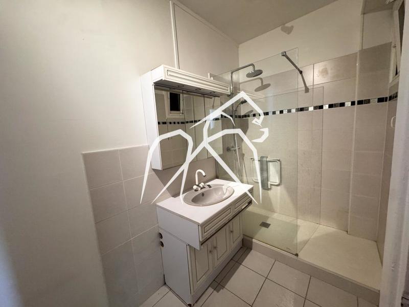 Appartement ancien - 81 m² - 3 pièces