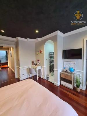 Maison - 230 m² - 7 pièces