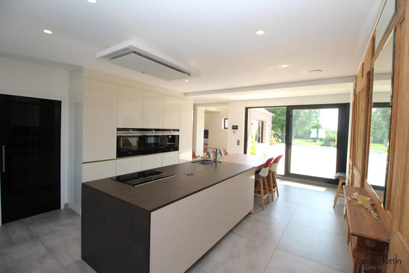 Maison - 240 m² - 8 pièces