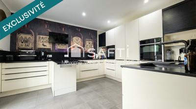 Maison - 274 m² - 12 pièces