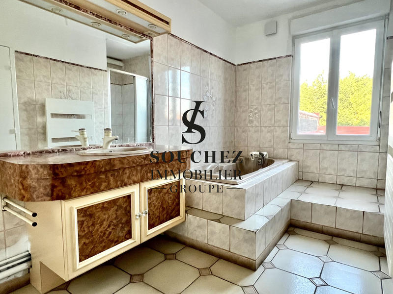 Maison - 300 m² - 6 pièces