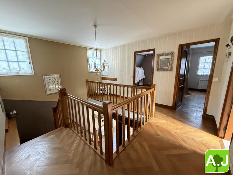 Maison - 175 m² - 8 pièces