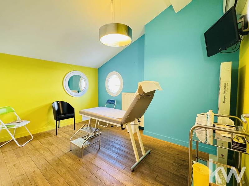 Bureau - 121 m² - 5 pièces