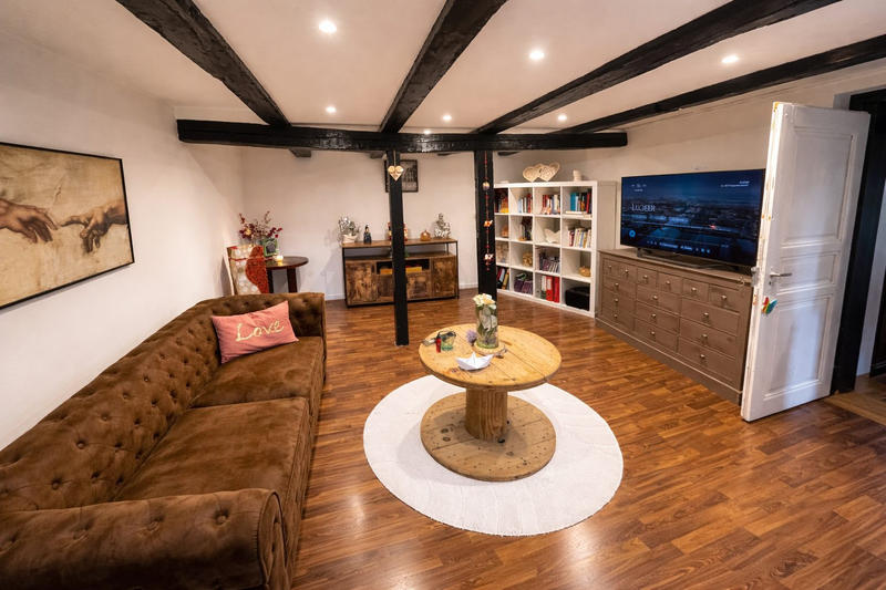 Maison - 260 m² - 6 pièces