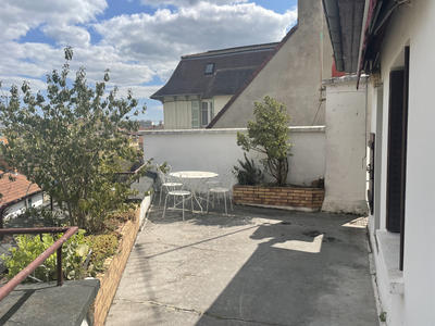 Maison - 250 m² - 6 pièces