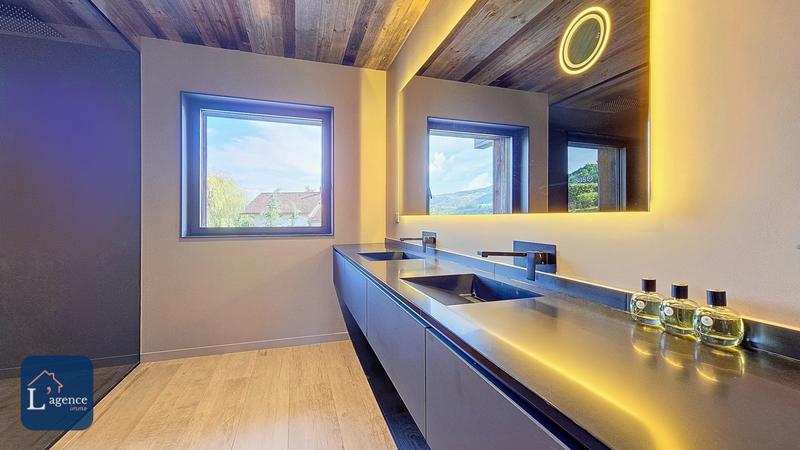 Maison - 219 m² - 7 pièces