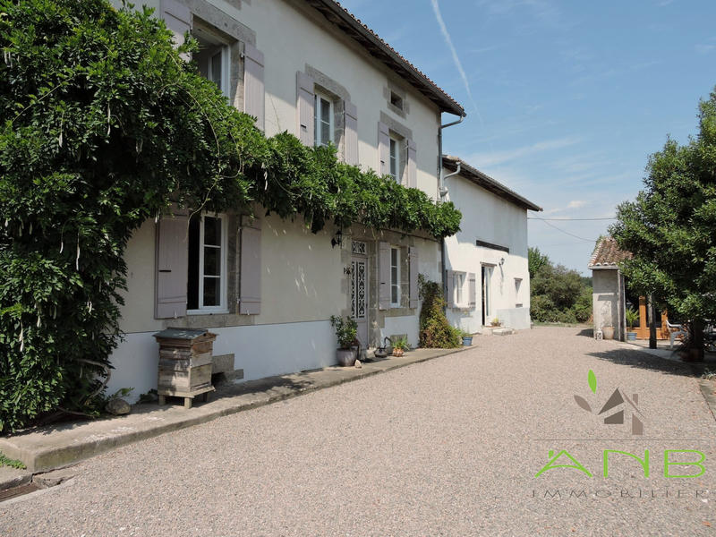 Maison - 225 m² - 8 pièces