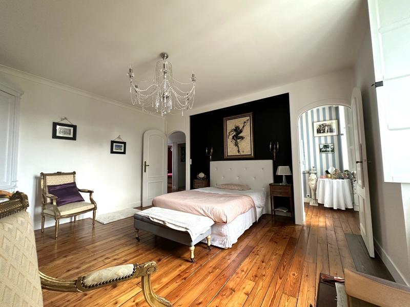 Maison ancienne - 232 m² - 8 pièces