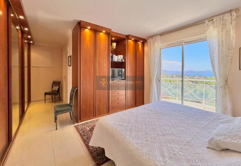 Maison - 215 m² - 7 pièces