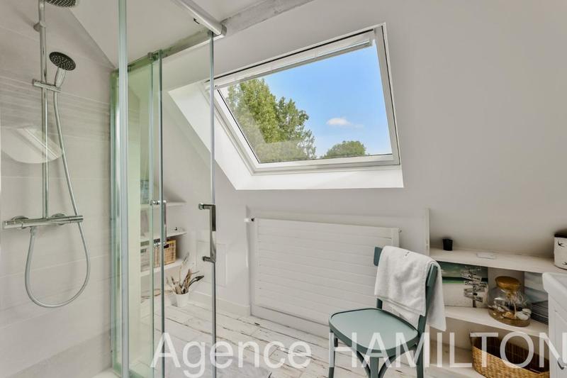 Maison - 250 m² - 8 pièces