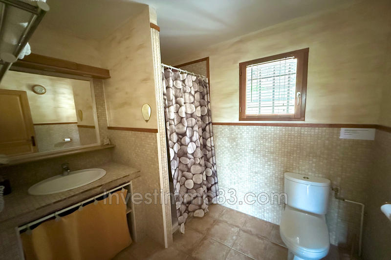 Maison - 236 m² - 9 pièces