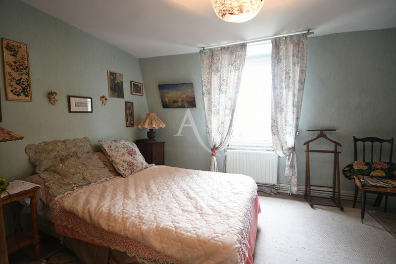 Maison - 200 m² - 8 pièces