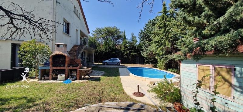 Maison - 238 m² - 9 pièces