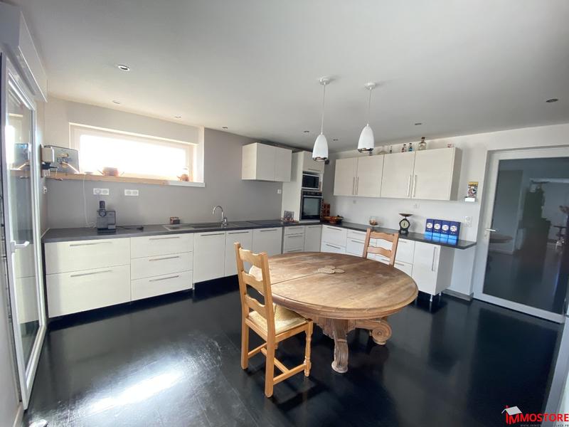 Maison - 220 m² - 7 pièces