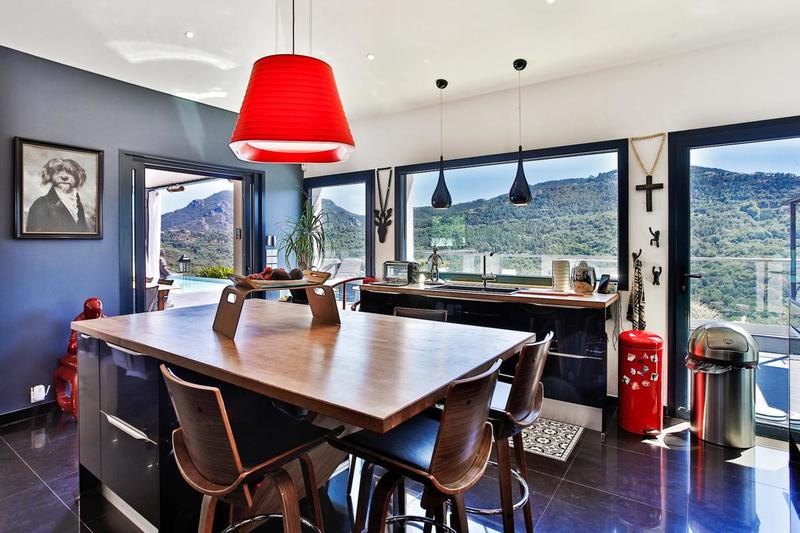 Villa - 300 m² - 10 pièces