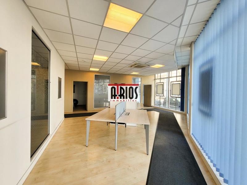 Local d'activité / Entrepôt - 242 m²