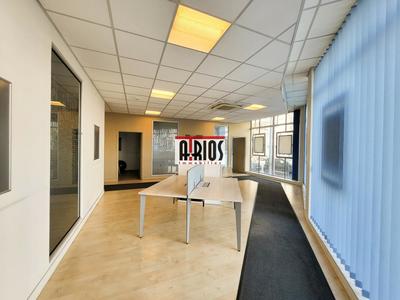 Local d'activité / Entrepôt - 242 m²
