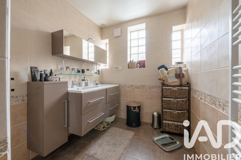 Maison - 210 m² - 9 pièces