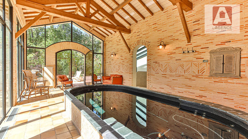 Maison - 233 m² - 8 pièces