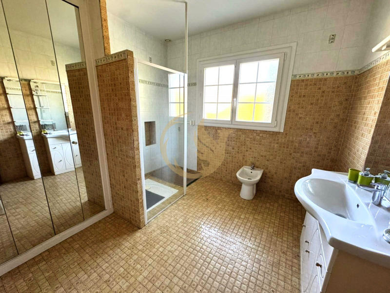 Maison - 178 m² - 8 pièces