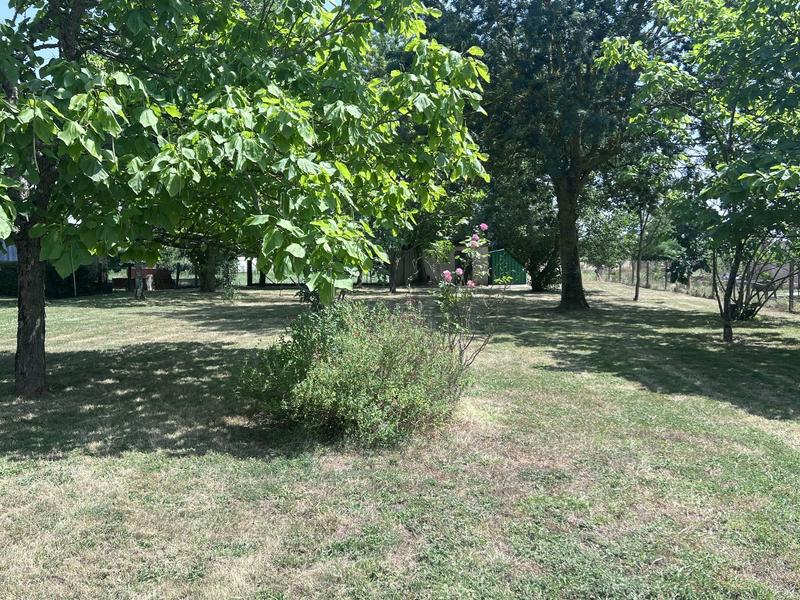 Terrain constructible - 1 400 m²