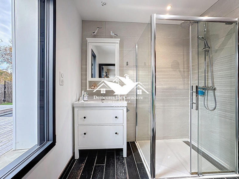 Maison - 210 m² - 6 pièces