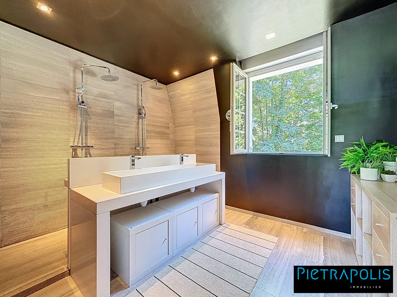 Villa - 244 m² - 7 pièces